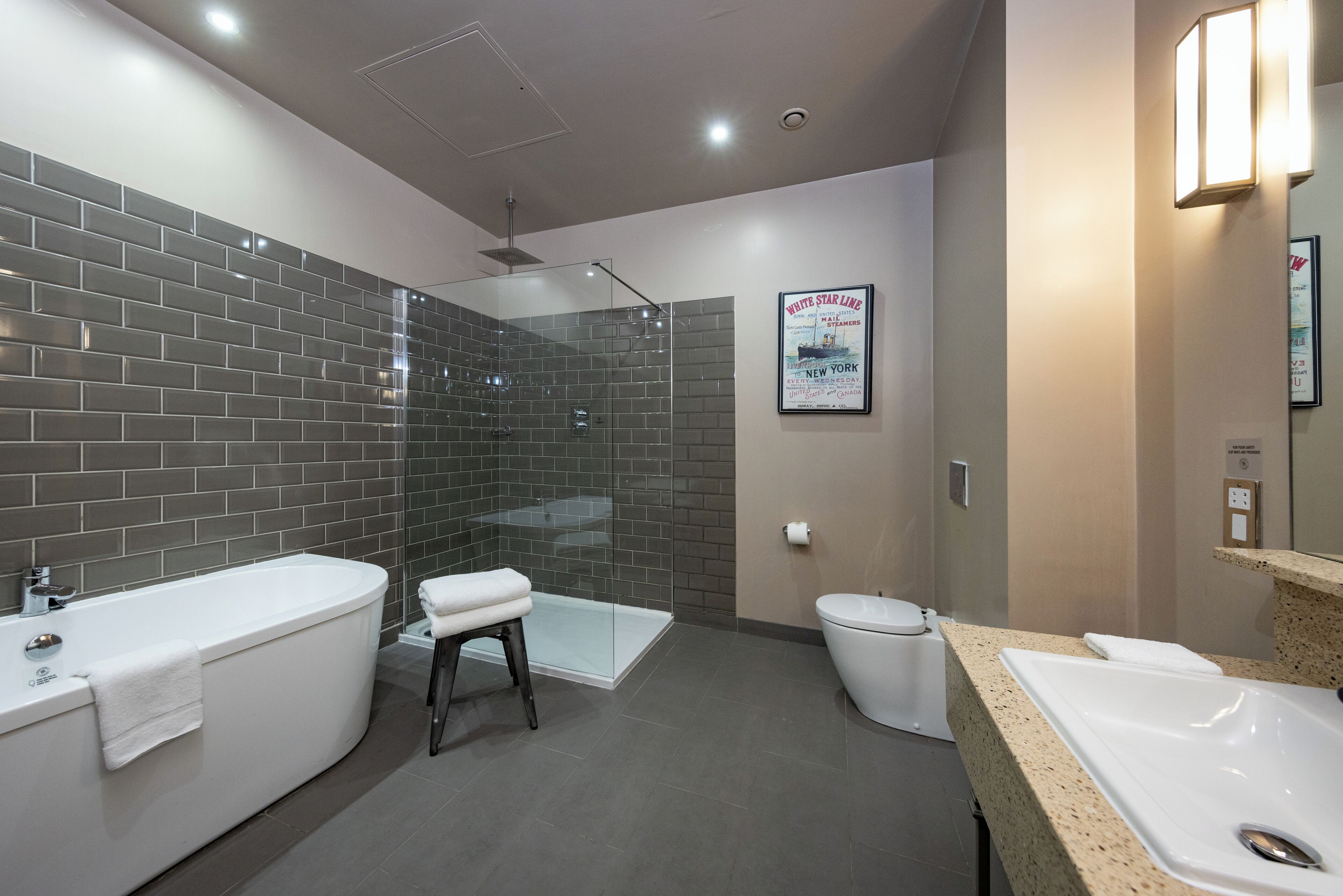 superior double room | bathroom | combined shower/bathtub, rainfall showerhead, designer toiletries