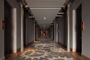 Egyptian cotton sheets, premium bedding, in-room safe, desk - Titanic Hotel Liverpool (Liverpool)