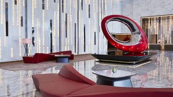 Coin salon dans le hall