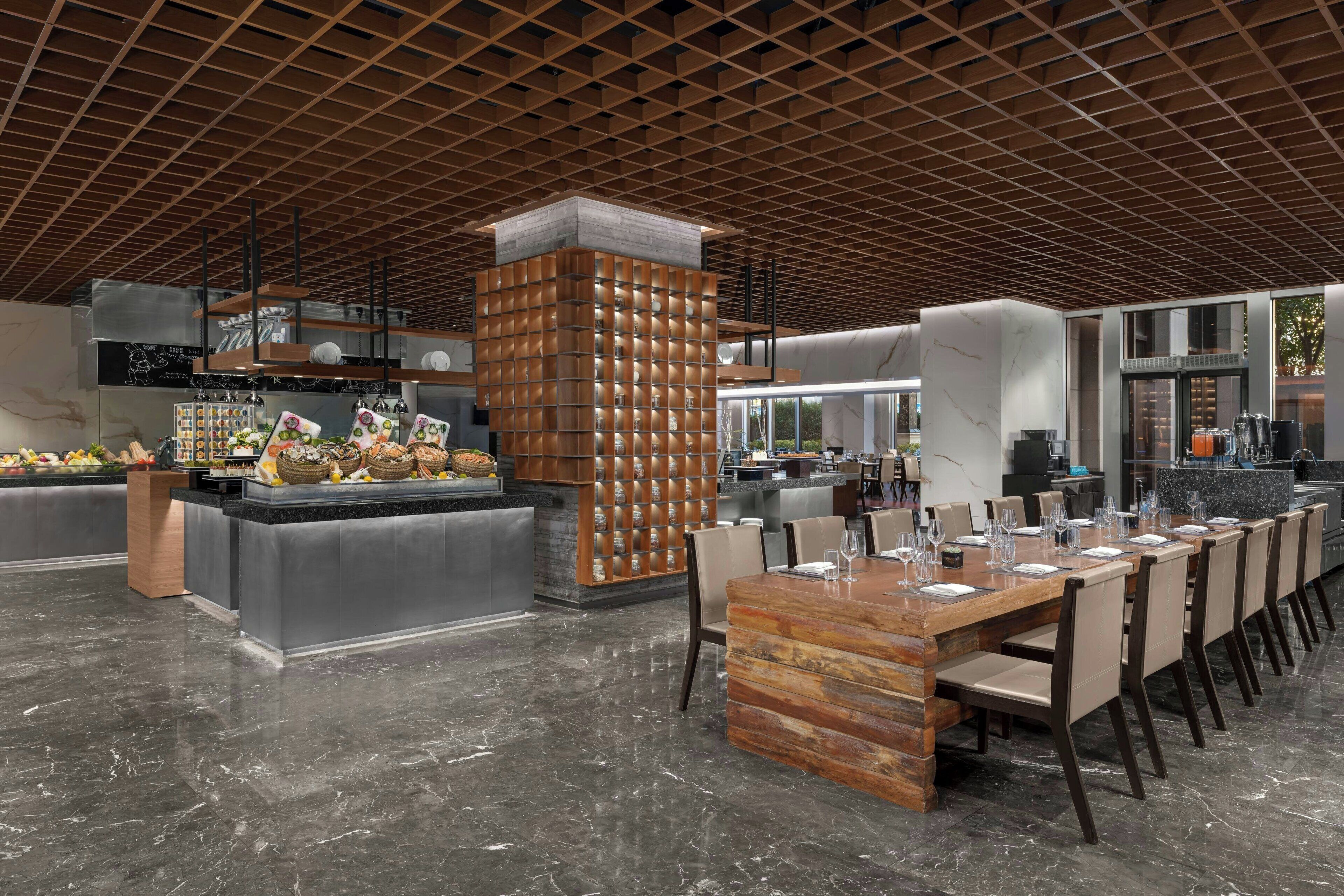 4 restaurants, breakfast, lunch, dinner served; Chinese cuisine