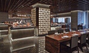 4 restaurants, breakfast, lunch, dinner served; Chinese cuisine - Shanghai Marriott Hotel Parkview (Shanghai)