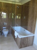 Deluxe Double Room | Bathroom | Deep-soaking bathtub, free toiletries, hair dryer, towels