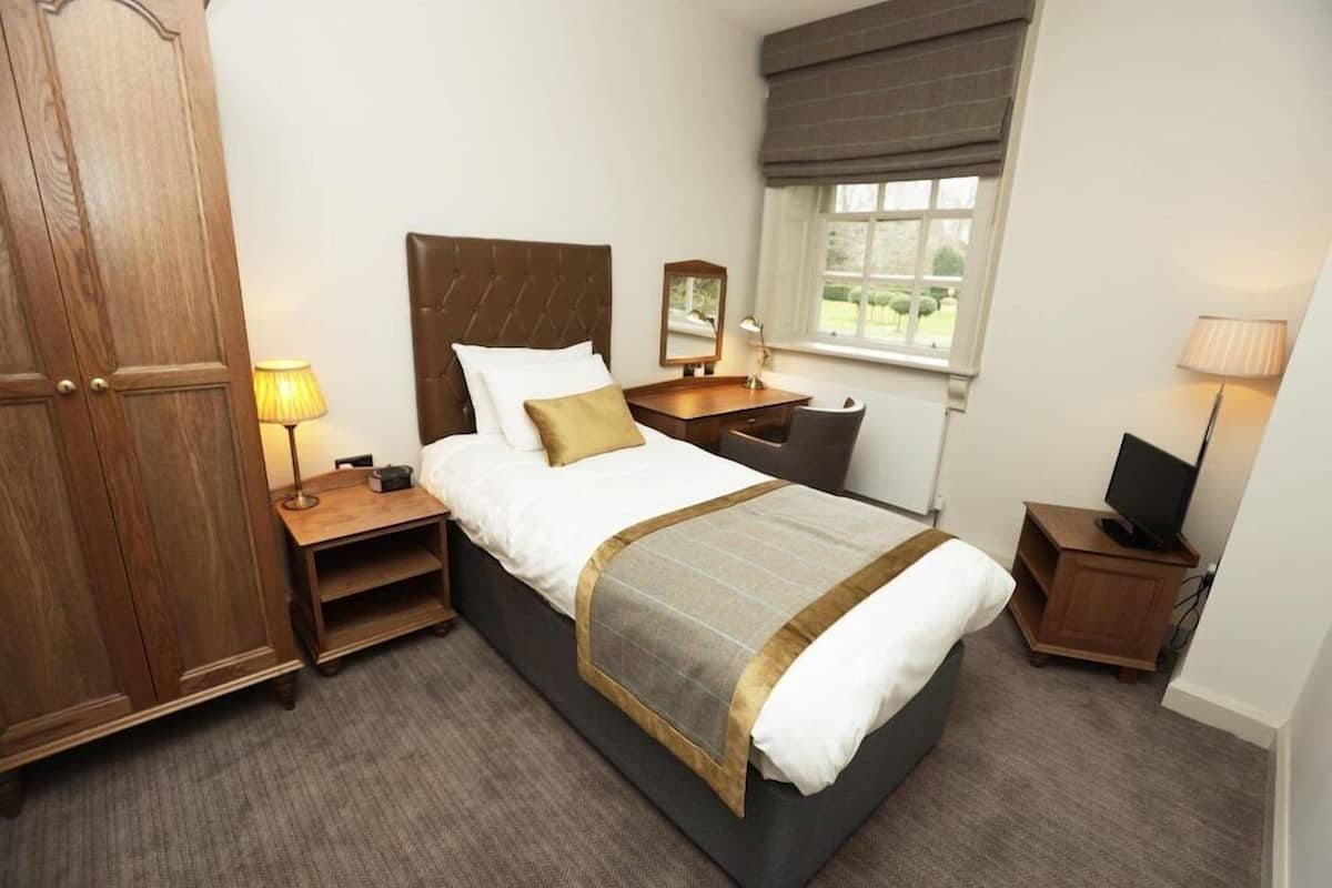 Standard Single Room | Desk, iron/ironing board, free WiFi, bed sheets