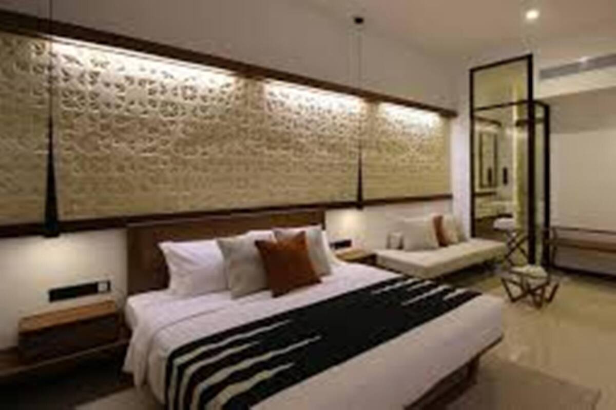 In-room safe, desk, soundproofing, bed sheets