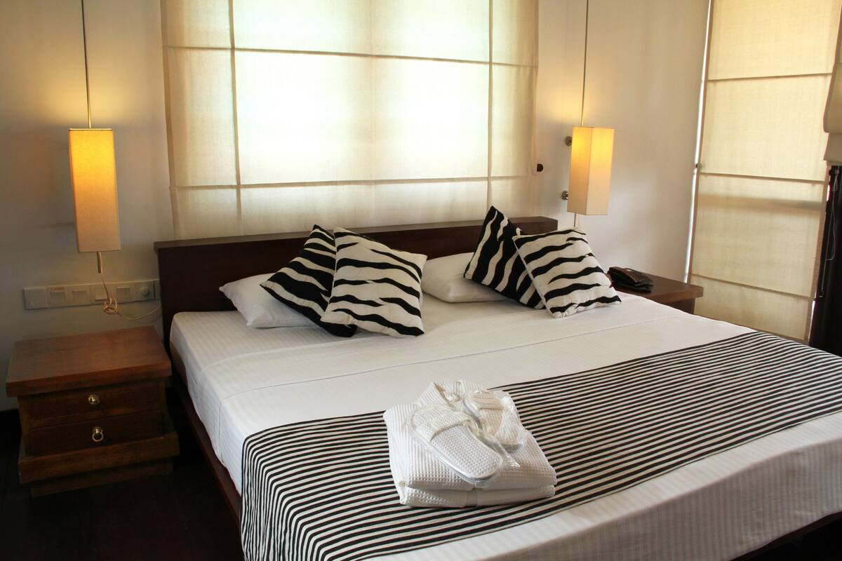 In-room safe, desk, soundproofing, bed sheets