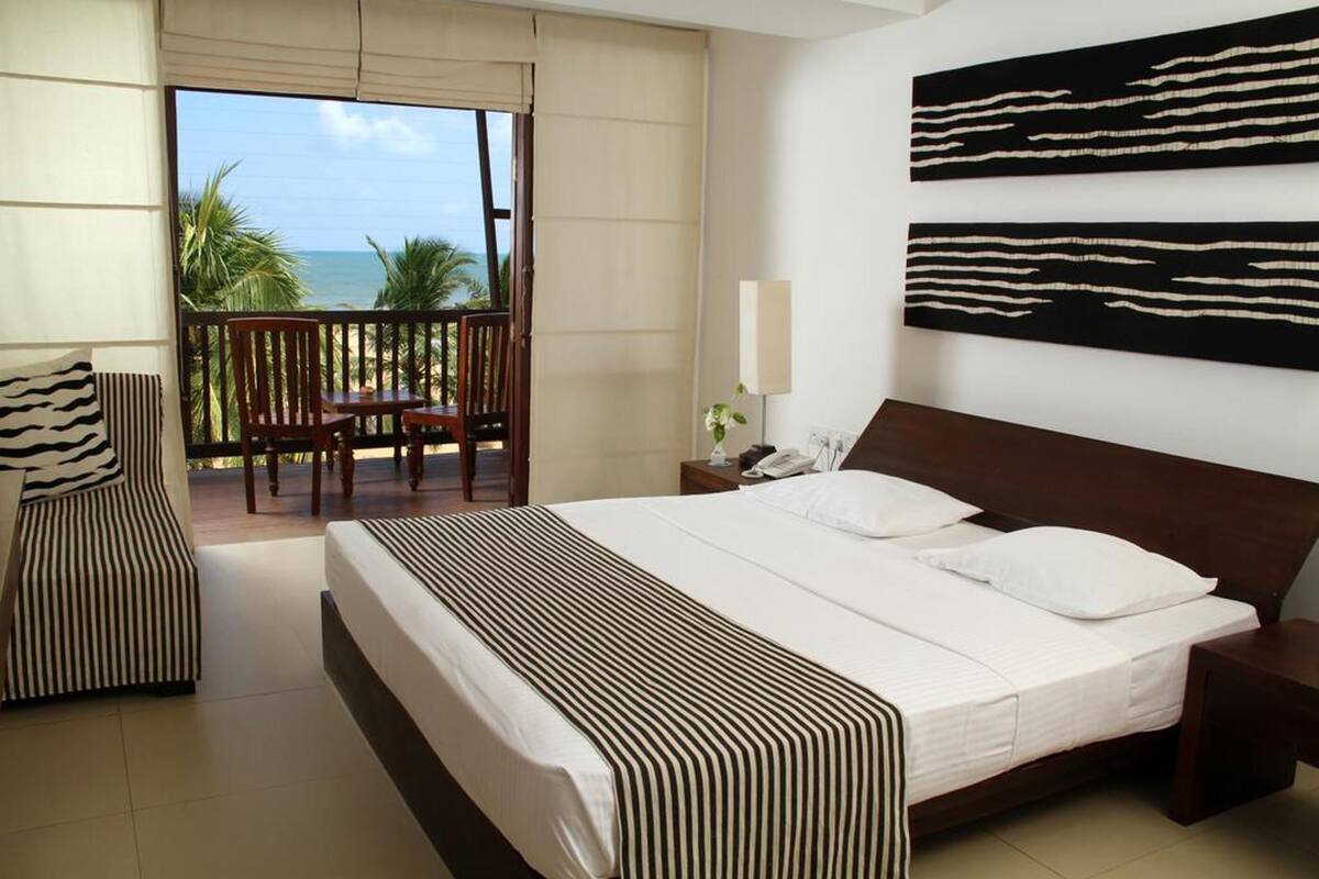 In-room safe, desk, soundproofing, bed sheets