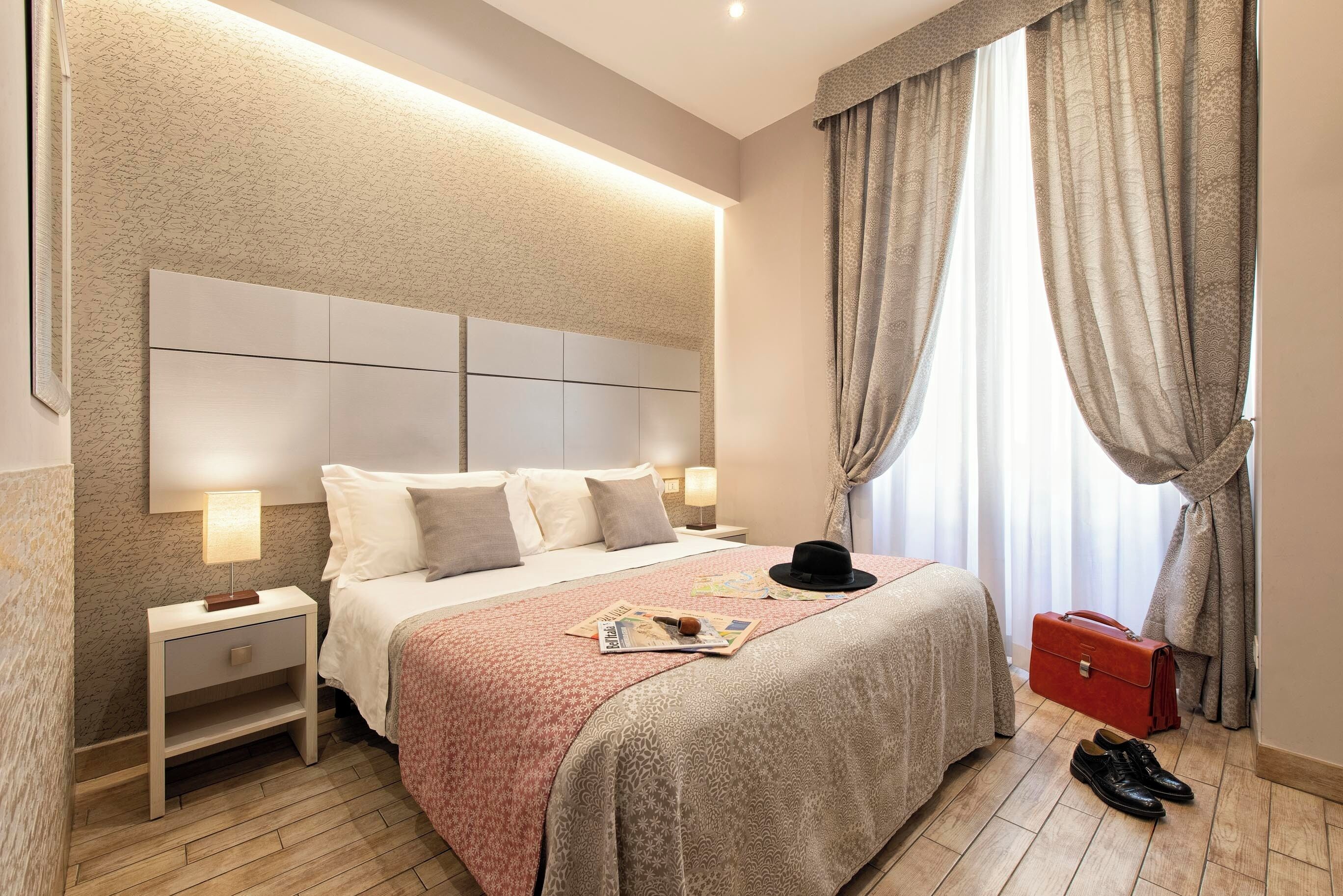 Quarto casal | Frigobar, cofres nos quartos, escrivaninha