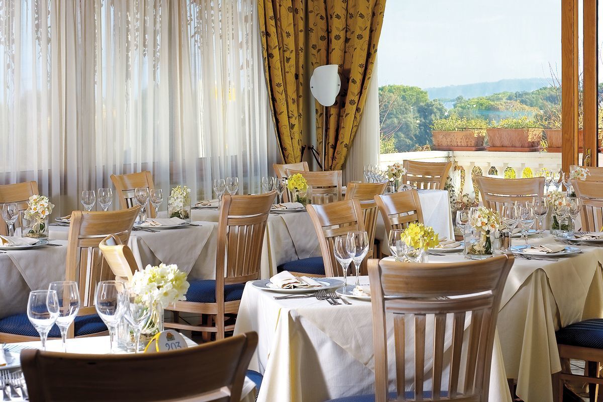 Breakfast, lunch, dinner served; Mediterranean cuisine 