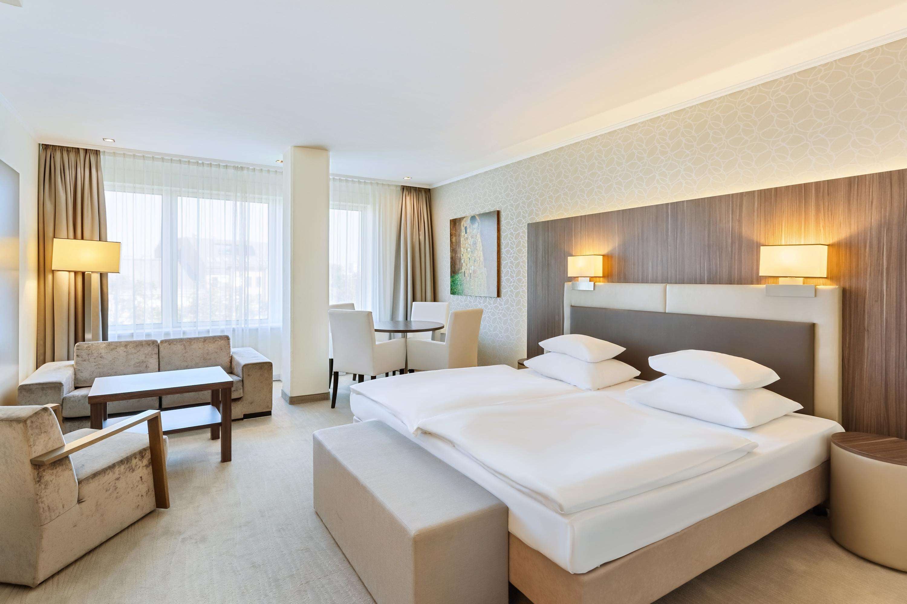 junior suite, 1 bedroom, non smoking | 1 bedroom, hypo-allergenic bedding, in-room safe, desk