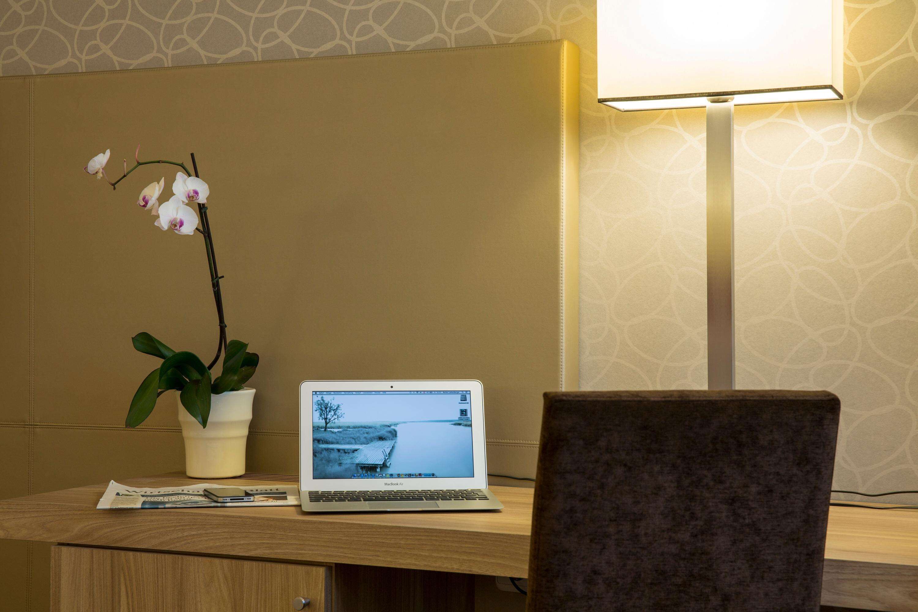 superior single room | 1 bedroom, hypo-allergenic bedding, in-room safe, desk