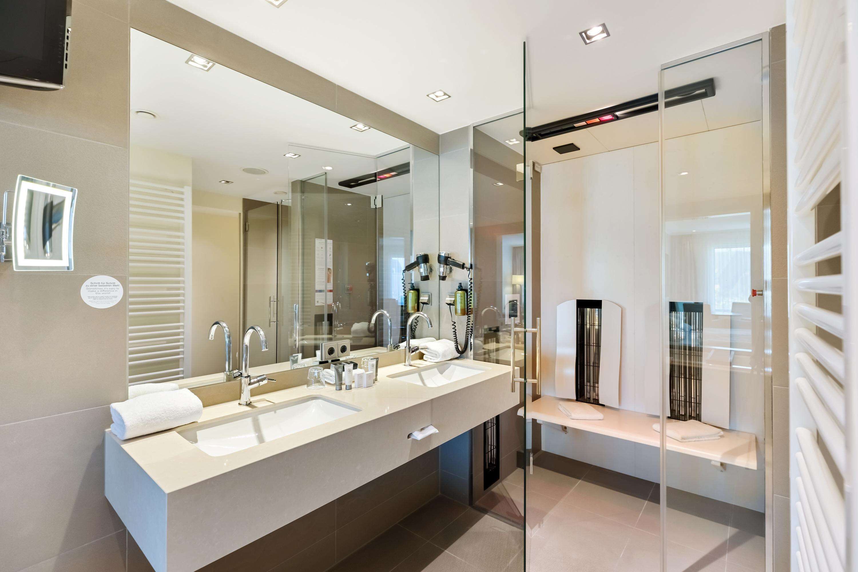 junior suite, 1 bedroom, non smoking | bathroom | hair dryer, towels