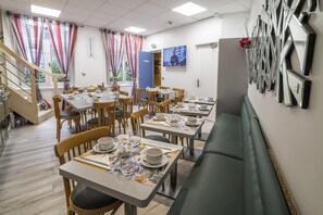 Desayuno buffet todos los días (con cargo)