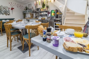 Daily buffet breakfast for a fee - Hôtel du Moulin d'Or (Lille)
