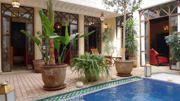 Outdoor pool, pool umbrellas, sun loungers