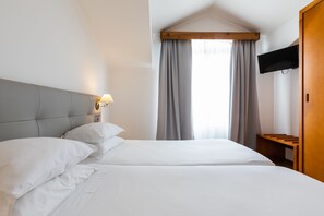 Habitación doble | Escritorio, wifi gratis, ropa de cama