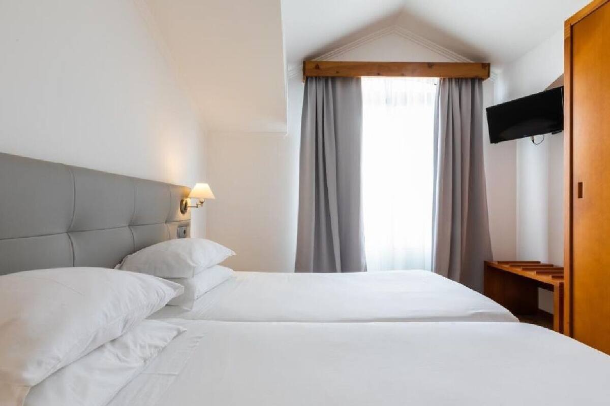 家庭三人房 | 免費 Wi-Fi、床單