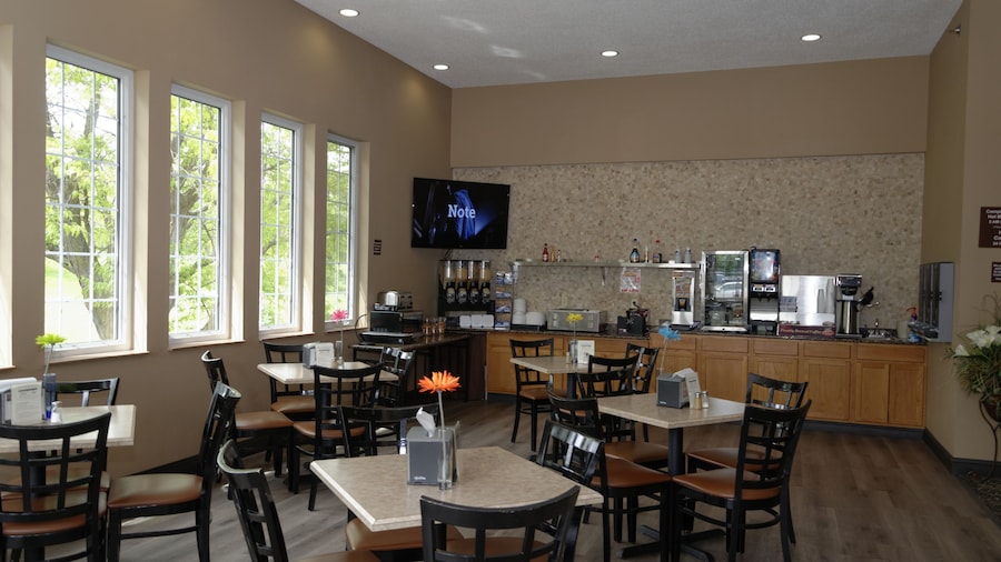 Cobblestone Inn & Suites - Denison Majestic Hills