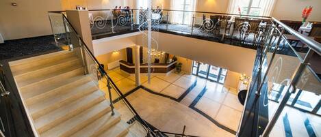 Petit déjeuner, déjeuner et dîner servis sur place