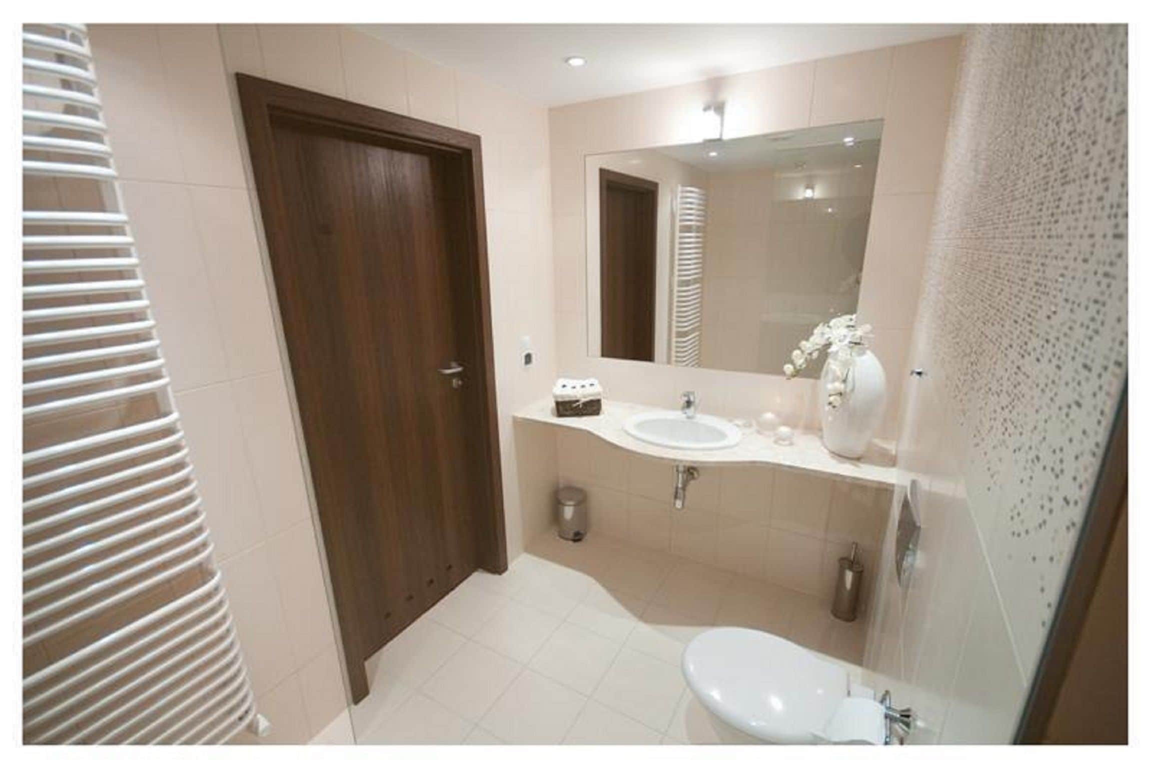 in-room safe, desk, iron/ironing board, free wifi