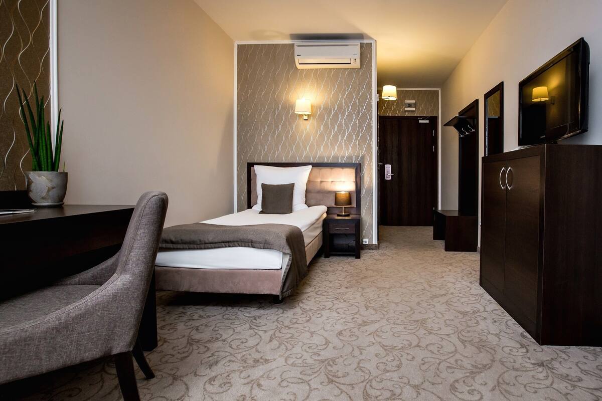 single room | bathroom | shower, free toiletries, hair dryer, towels