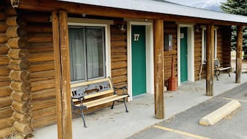 Family Cabin, 1 Bedroom | Desk, blackout drapes, rollaway beds, free WiFi