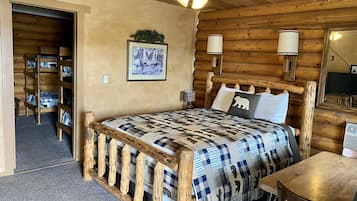 Cabaña familiar, 1 habitación | Escritorio, cortinas blackout, camas extra y wifi gratis