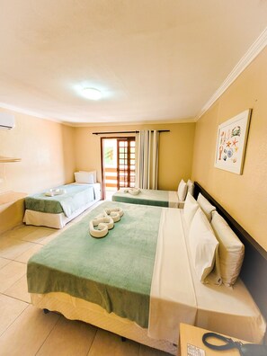 Economy Quadruple Room | Minibar, in-room safe, blackout curtains, free WiFi - Estação do Sol Praia Hotel (Ipojuca)