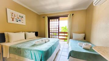 Quarto triplo superior | Frigobar, cofres nos quartos, cortinas blackout, Wi-Fi de cortesia