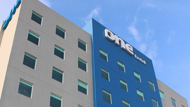 A modern building with a blue facade and multiple windows. - One Silao (Silao)