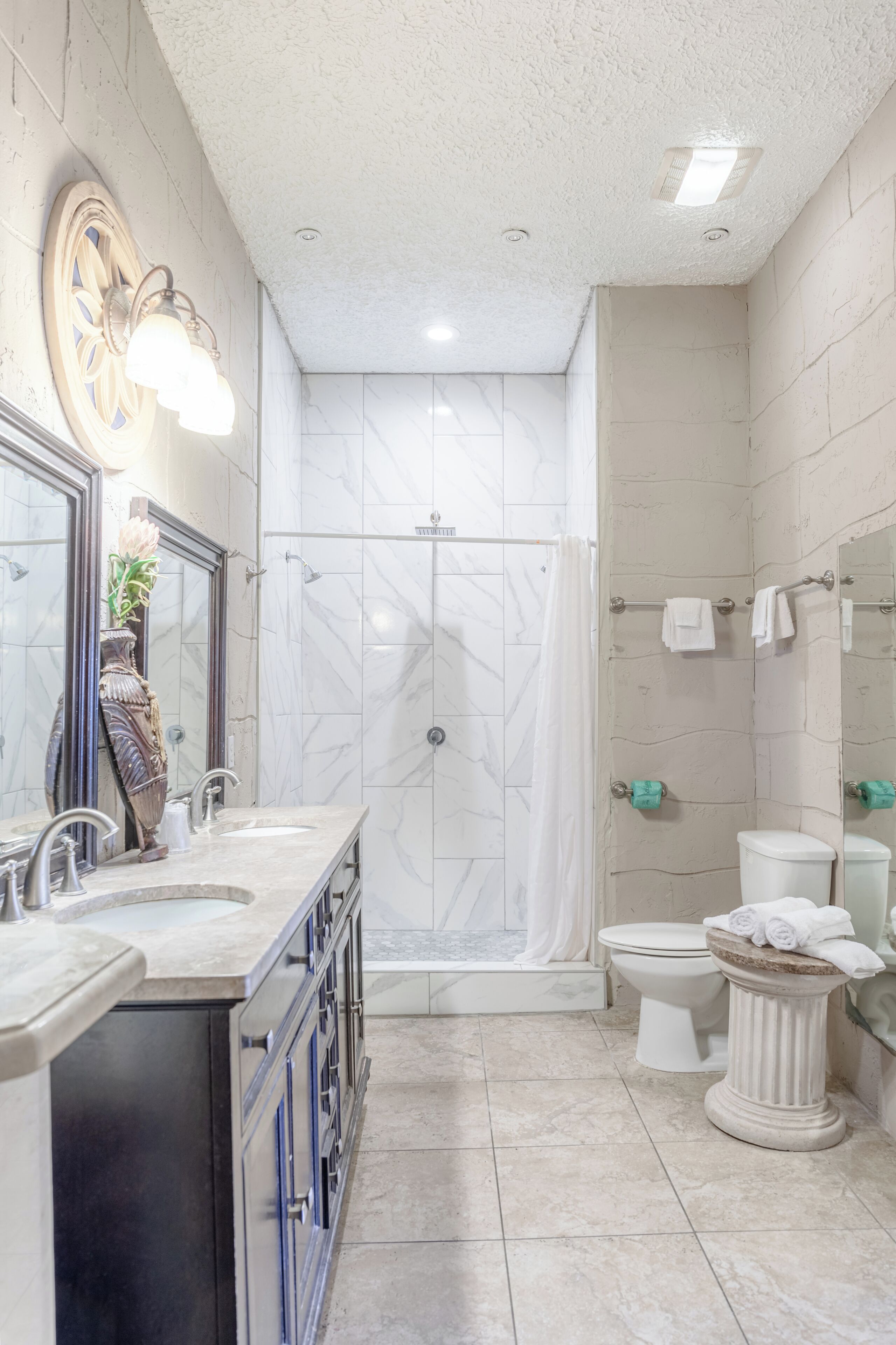 Kamar Single Presidensial | Kamar mandi | Pengering rambut, handuk, sabun, dan sampo
