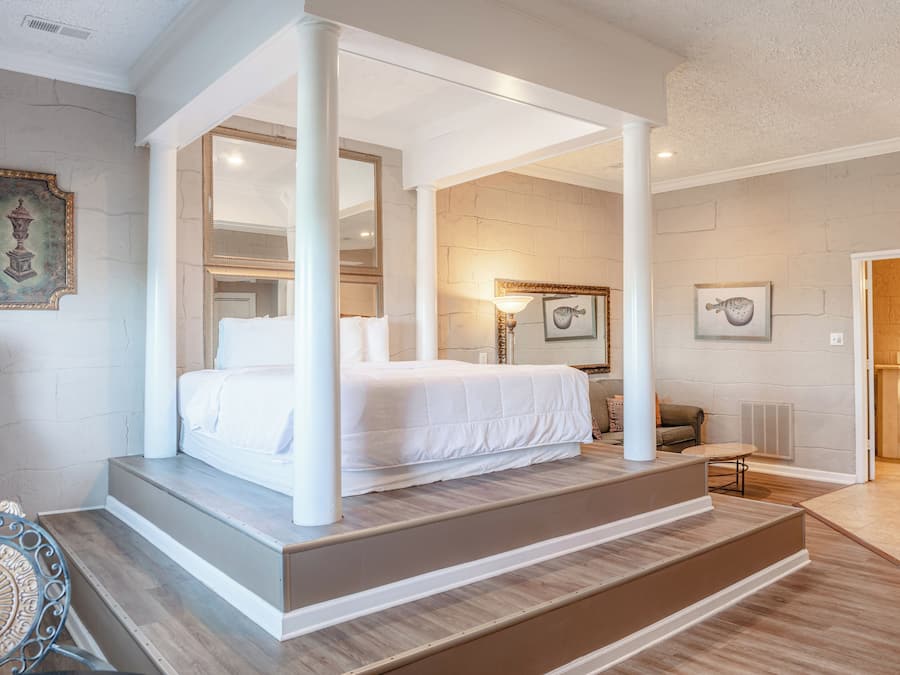 Presidential Single Room | Free WiFi, bed sheets