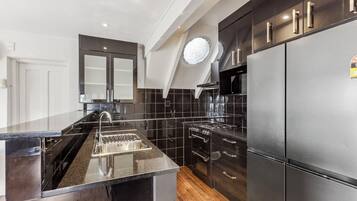 Familieleilighet, 2 soverom | Eget kjøkken | Kjøleskap, mikrobølgeovn, kaffetrakter/tekoker og vannkoker