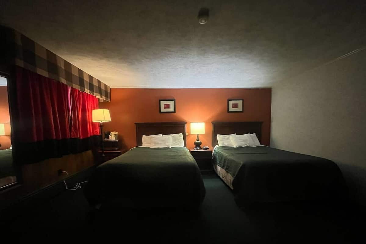 In-room safe, desk, WiFi, bed sheets