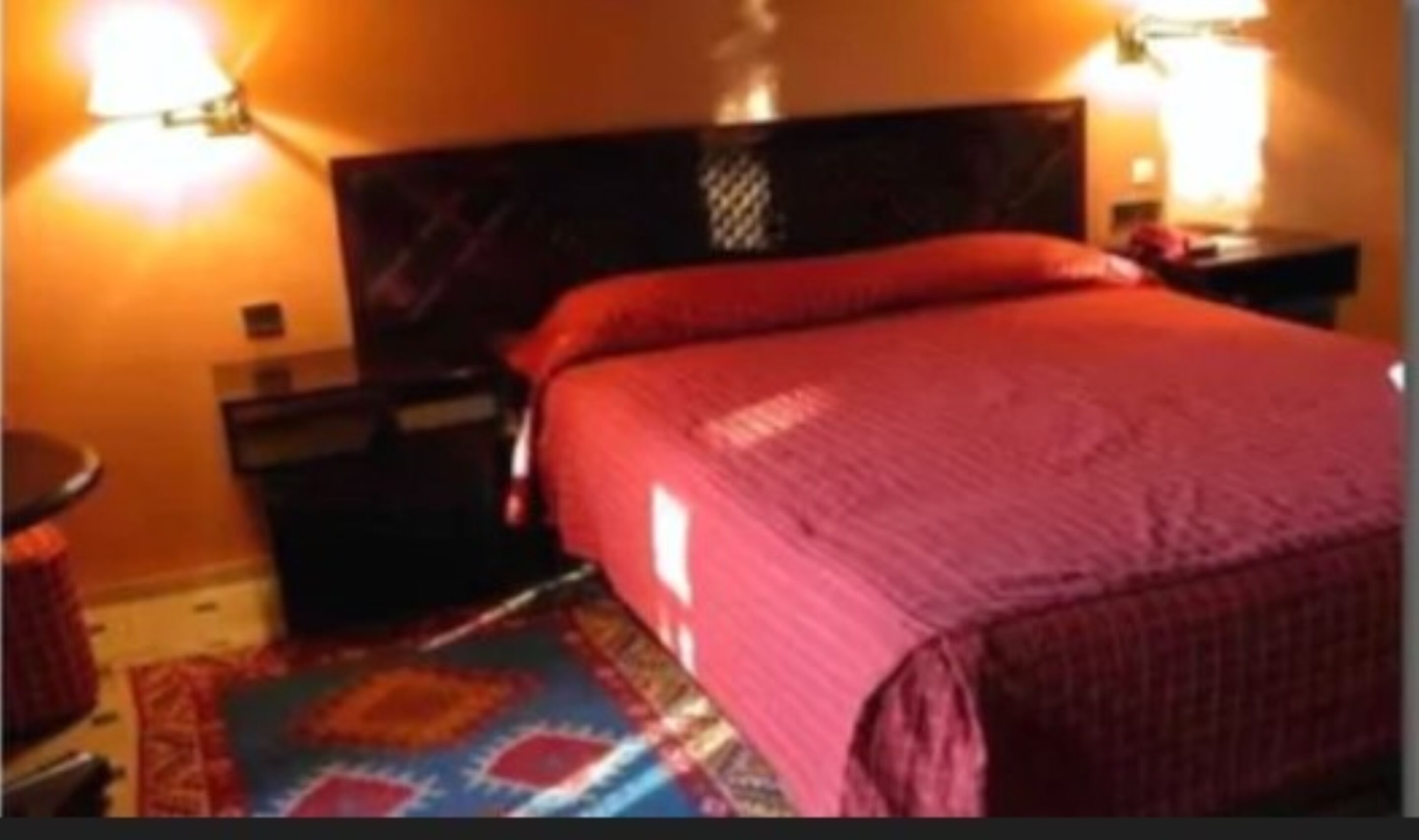 Standard-Doppelzimmer | Badezimmer | Badewanne, kostenlose Toilettenartikel, Haartrockner, Handt ücher