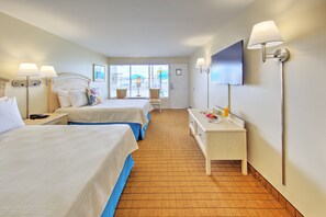 Habitación, 2 camas dobles | Caja fuerte, cortinas opacas, tabla de planchar con plancha