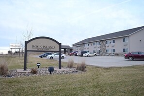 Exterior - Rock Island Inn & Suites (Atlantic)