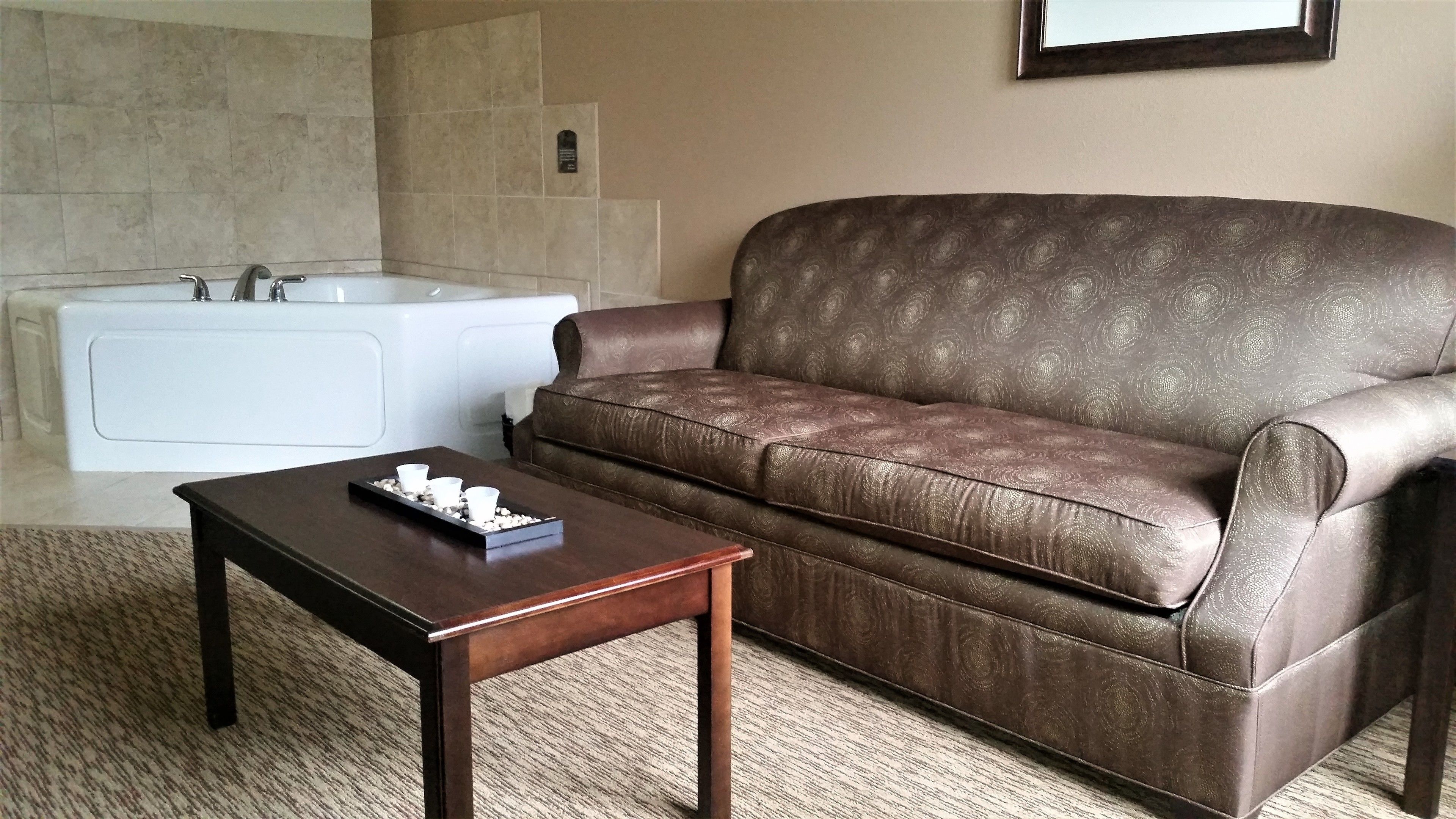 suite, jetted tub, ground floor | living area | 32-inch plasma tv with cable channels, tv