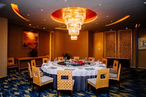 3 restaurants, Chinese cuisine