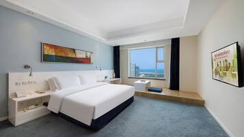 Comfort Room, 1 King Bed | In-room safe, desk, blackout drapes, iron/ironing board (on request)