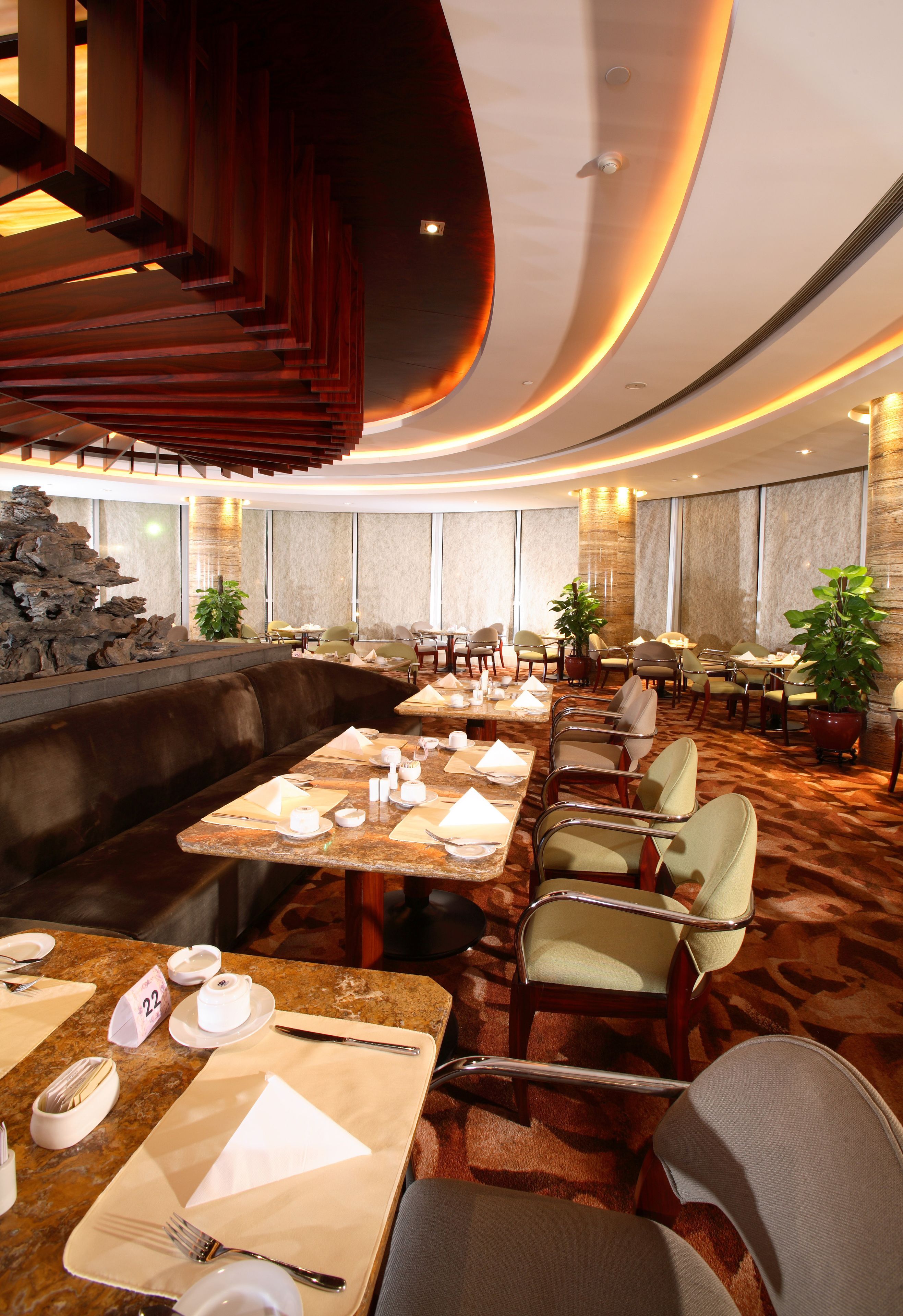 3 restaurants, breakfast, lunch, dinner served; chinese cuisine