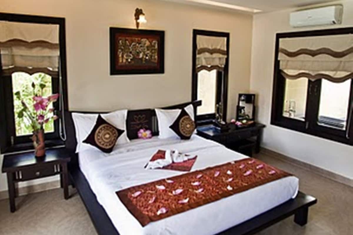 Minibar, in-room safe, desk, rollaway beds (surcharge)