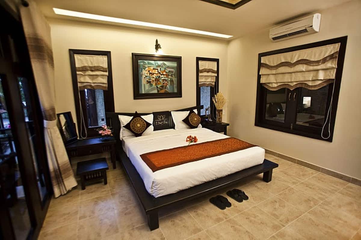 Minibar, in-room safe, desk, rollaway beds (surcharge)