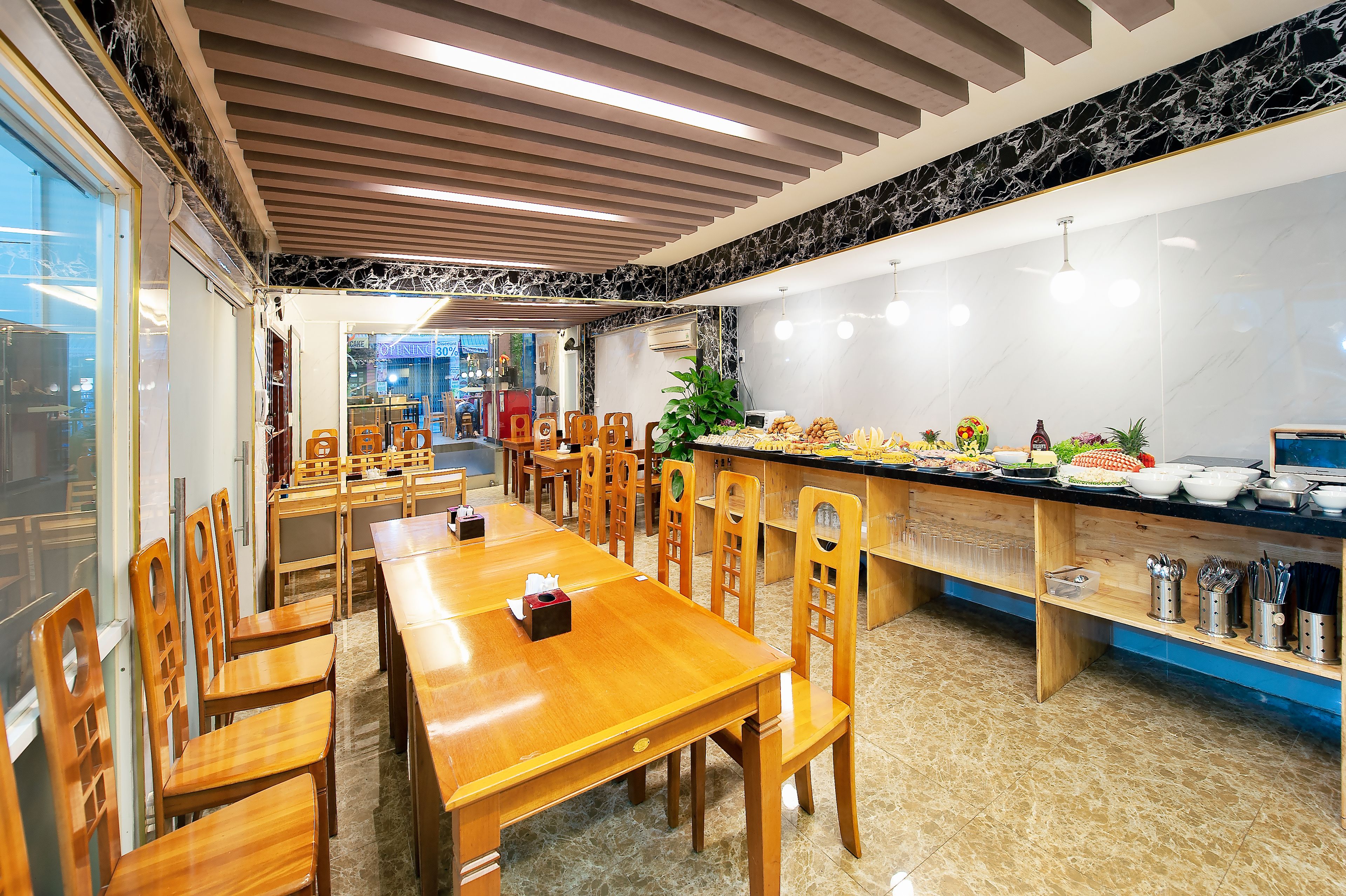 Daily full breakfast (VND 200000 per person)