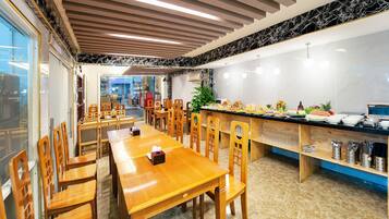 Desayuno completo (VND 200000 por persona)