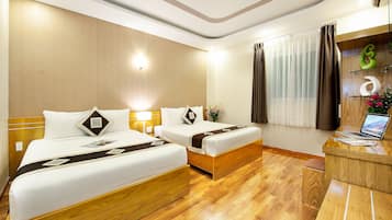 Habitació quàdruple familiar, vistes a la ciutat | 1 dormitori, roba de llit d'alta qualitat i minibar
