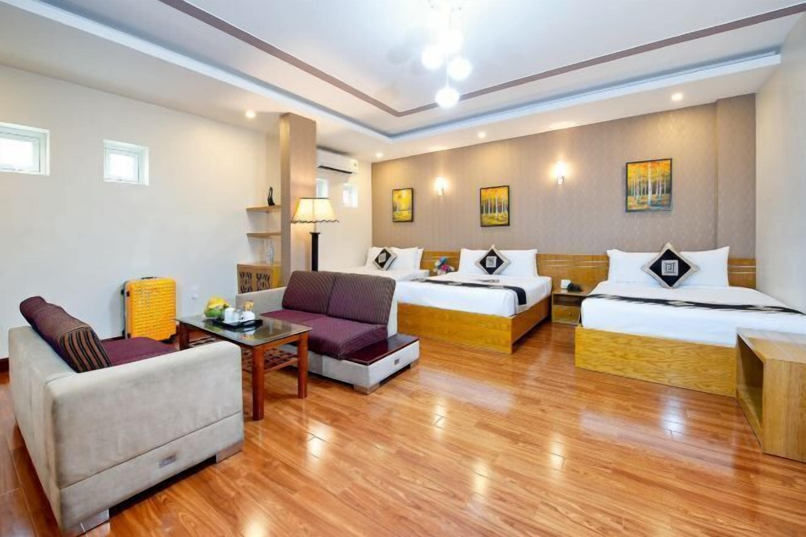 Premium bedding, minibar, in-room safe, desk