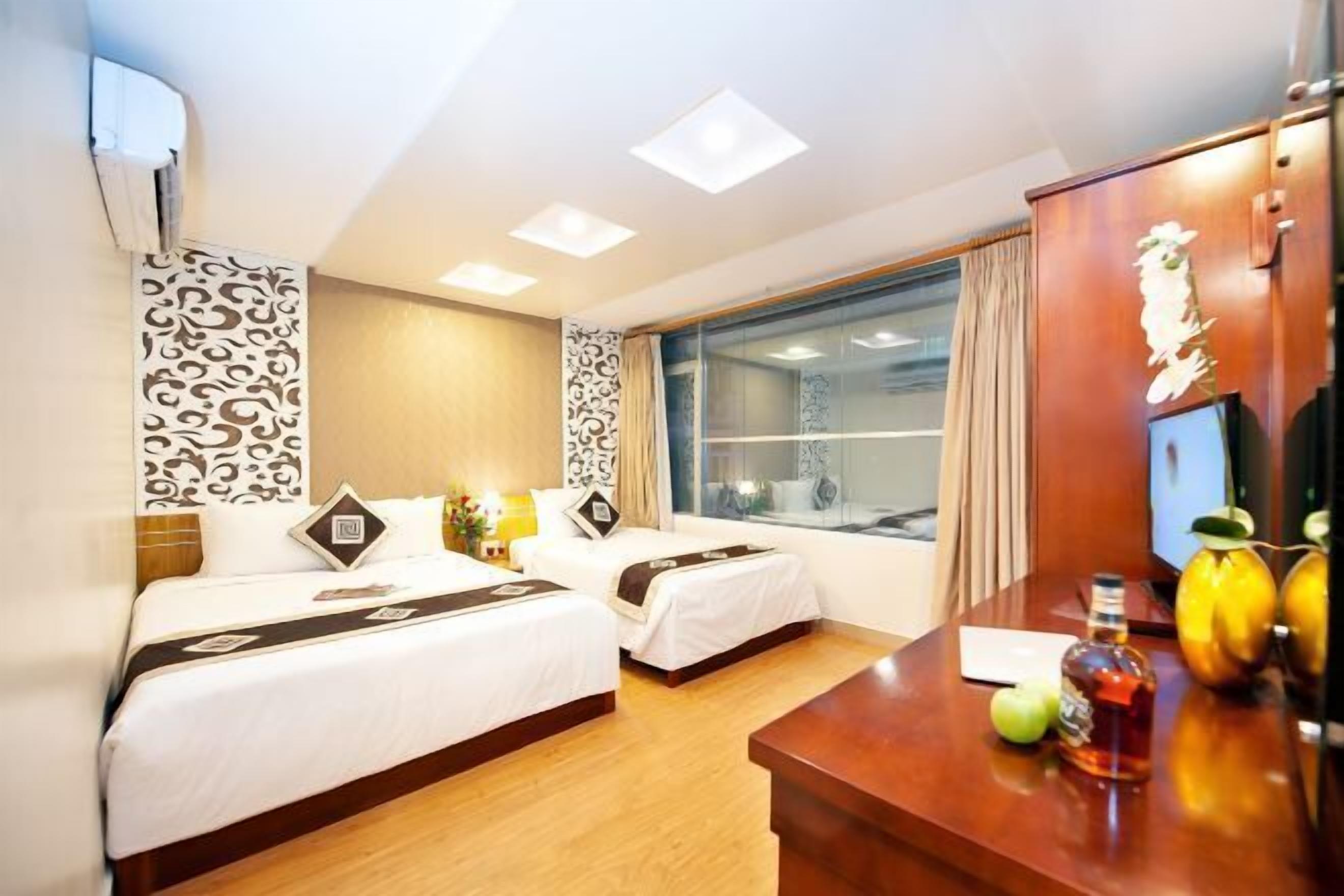 Premium bedding, minibar, in-room safe, desk