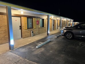 Exterior - Laci's Country Inn (Knob Noster)