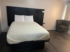 Free WiFi, bed sheets - Laci's Country Inn (Knob Noster)
