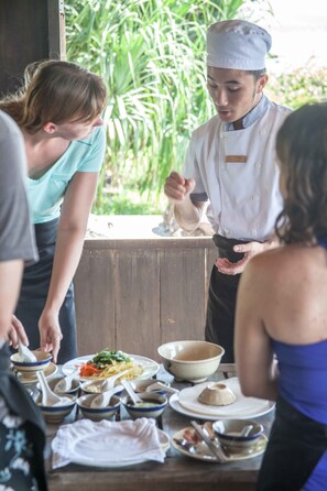 2 Restaurants, Frühstück, Mittagessen, Abendessen, internationale Küche